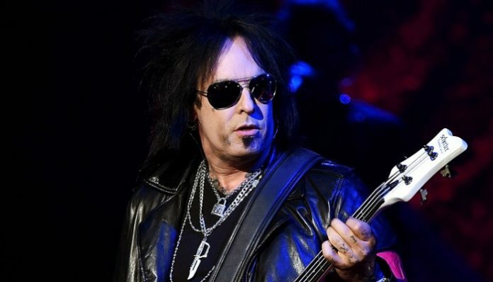 Motley Crue S Nikki Sixx Recalls The Rare Known Moment He Lived   Motley Crue Nikki Sixx Stage 696x398 