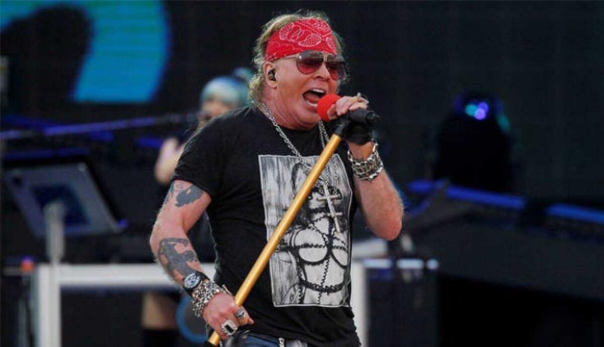 Guns N Roses Legend Axl Rose S Rare Stage Photo Revealed