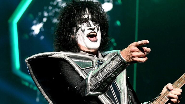 Tommy Thayer Says He Was Around KISS Before Joining Them: “Helping With Rehearsing”