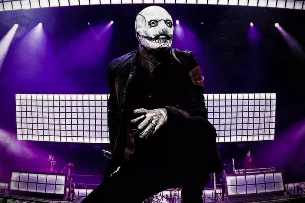 Slipknot's Corey Taylor Plays FirstEver Show With His Brand New Mask