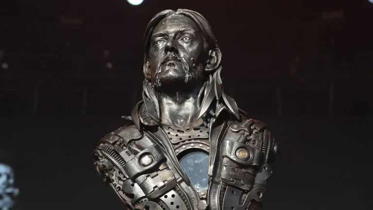 Lemmy-Kilmister-ashes-statue